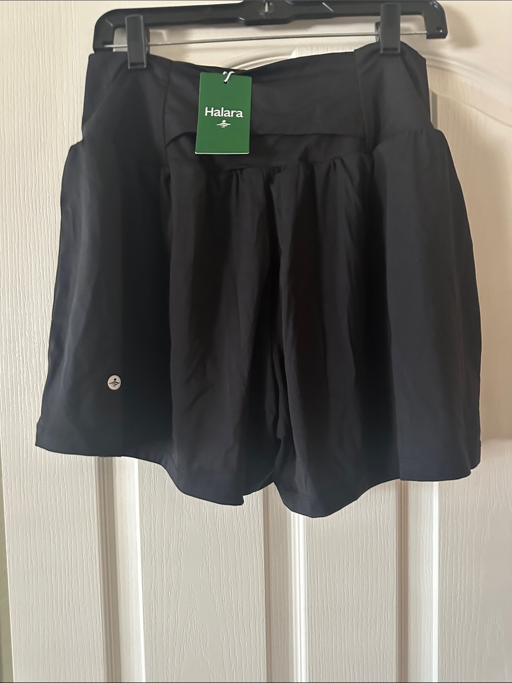 156 HALARA Black Athletic Skort-Style Shorts
